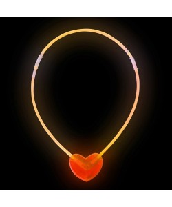 Karanlıkta Yanan Glow Kalp Şekilli Kolye 6 Adet
