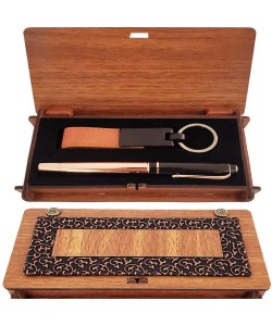 Ahşap Kutulu Bakır Roller Kalem ve Taba Anahtarlık Set Hediyelik Ahşap Kutulu Bakır Roller Kalem ve Taba Anahtarlık Set Hediyelik