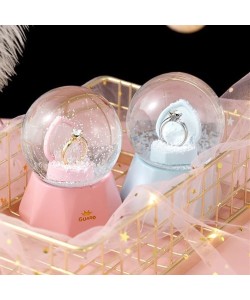 Tektaş Yüzük Temalı Işıklı Küçük Boy Kar Küresi Tektaş Yüzük Temalı Işıklı Küçük Boy Kar Küresi