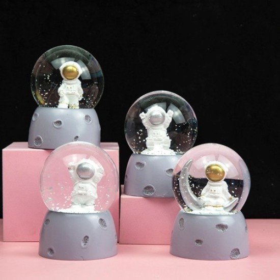 Mini Işıklı Astronot Kar Küresi Mini Işıklı Astronot Kar Küresi