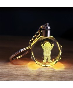 Kristal Renk Değiştiren Astronot Anahtarlık Kristal Renk Değiştiren Astronot Anahtarlık