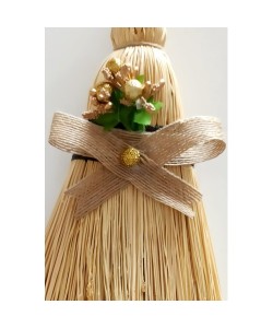 Yaldızlı Çiçekli Dekoratif Süpürge Duvar Süsü